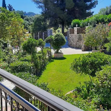 Aparthotel Nikos